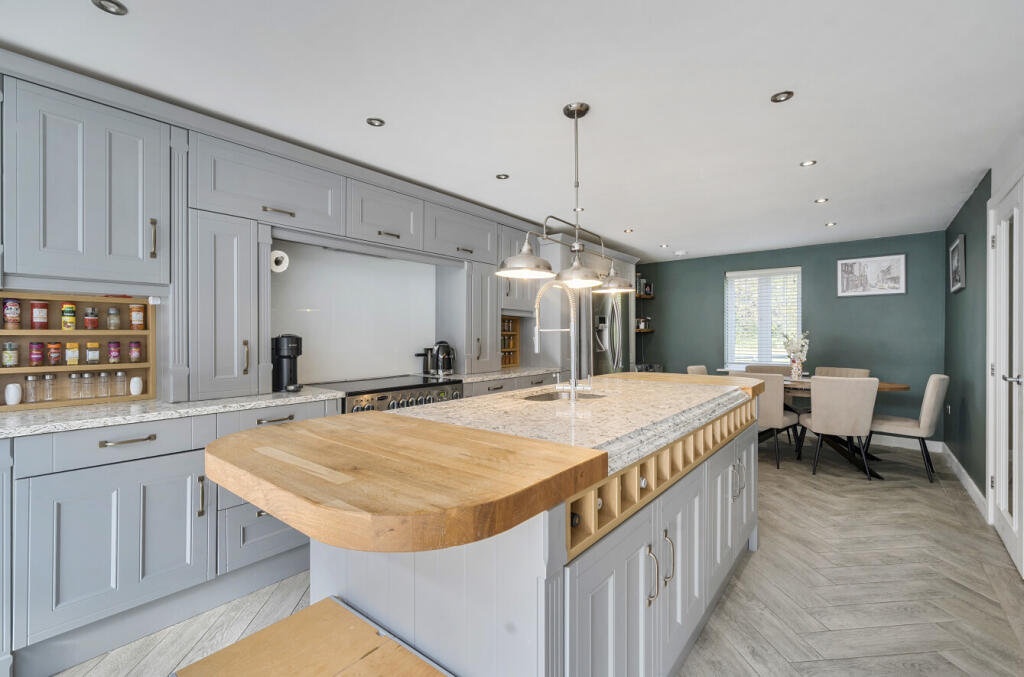 1362123-17-68dd61...