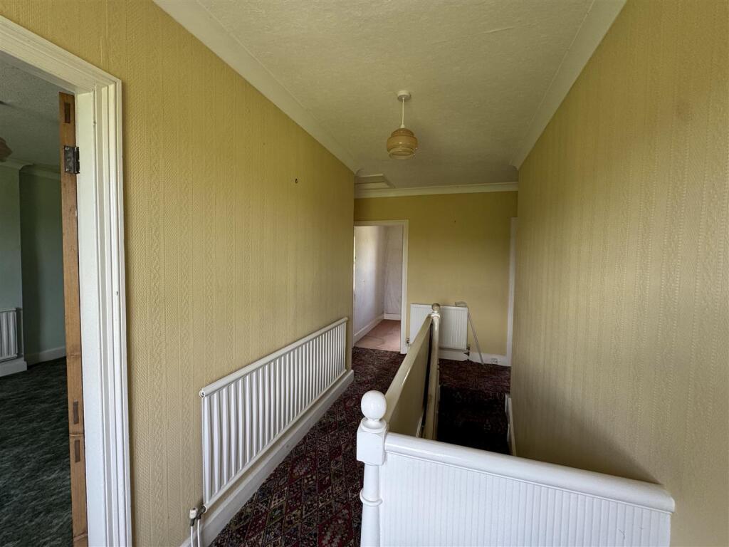 1ST FLOOR - LANDING