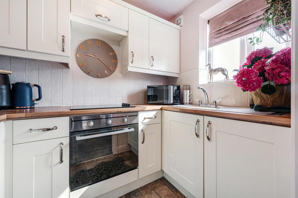 Cyril Bell Close-11.jpg