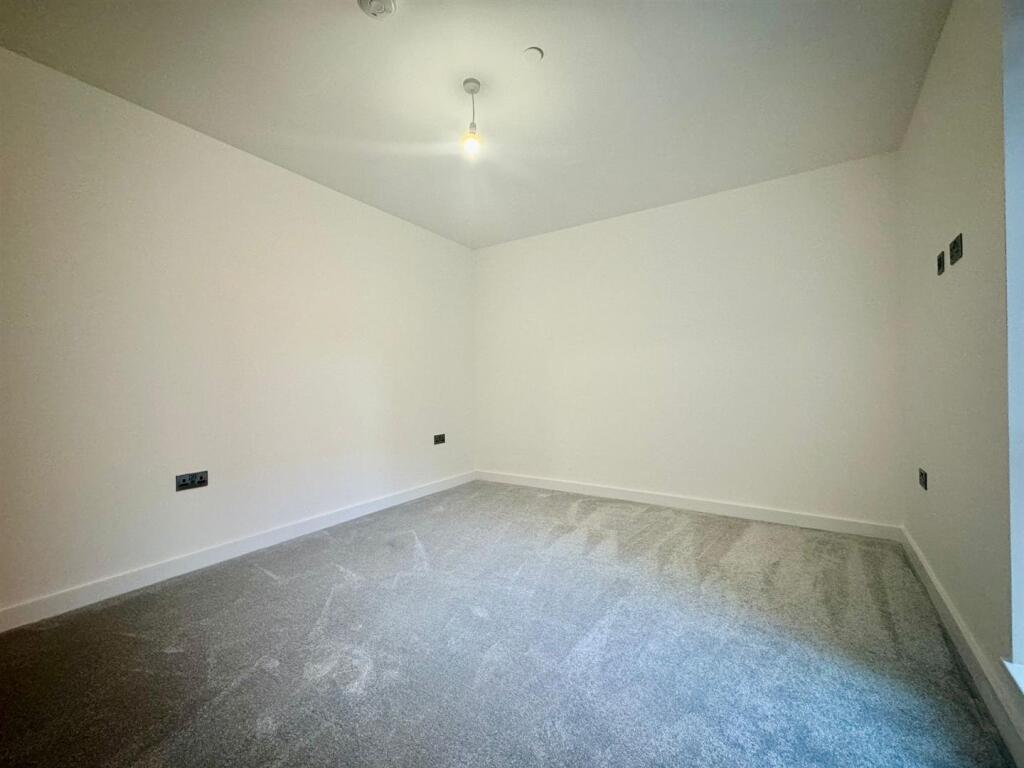 Bedroom pic 1.jpeg