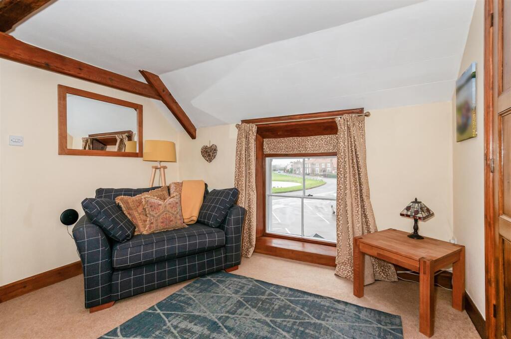 GALLERIED LANDING