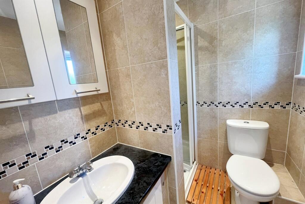 en-suite shower room