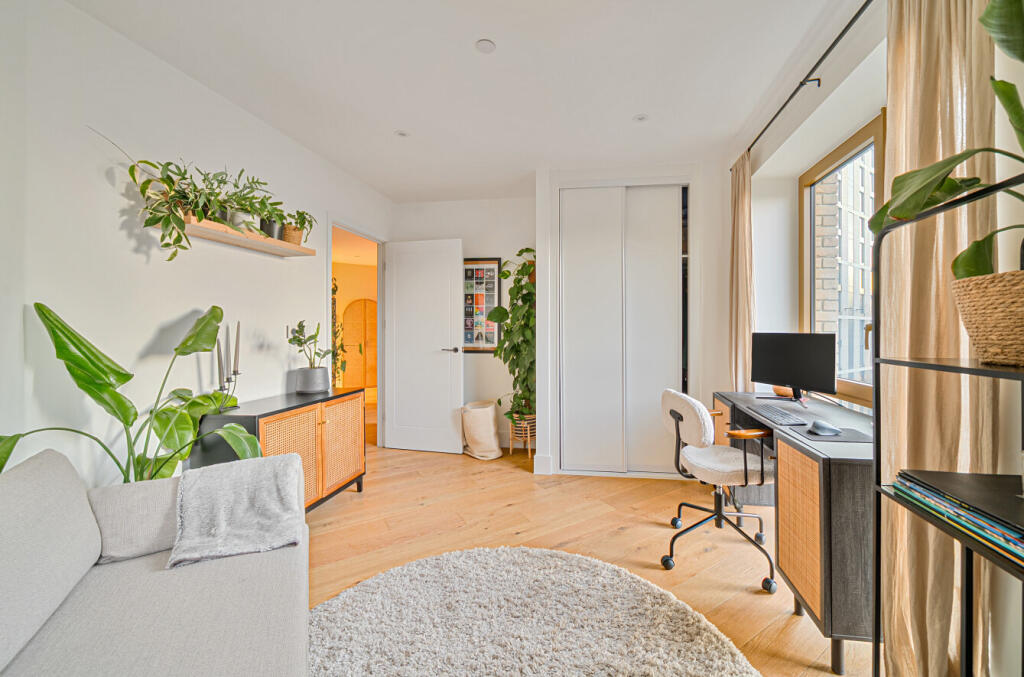 1382135-12-691b69...