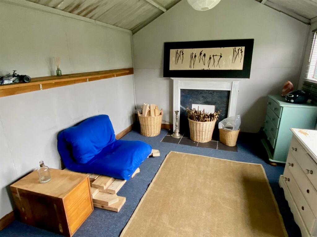 summerhouse 1.jpg