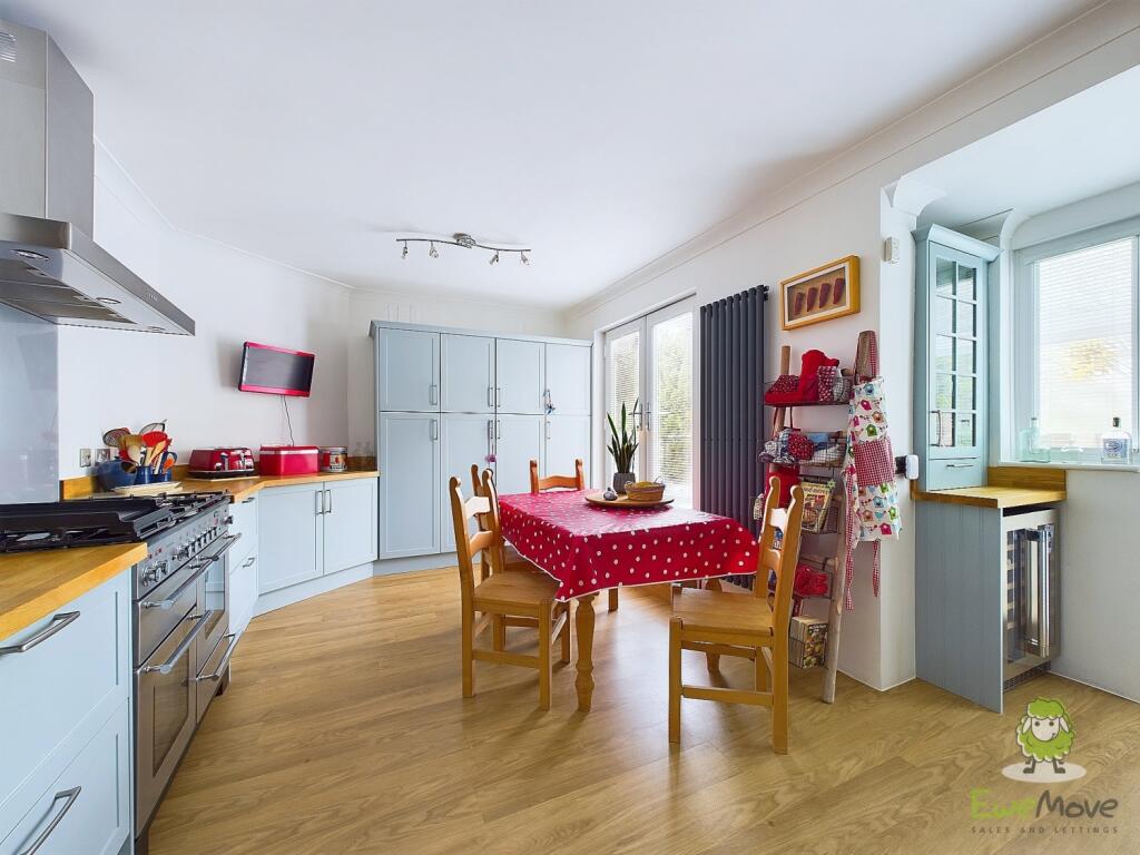 CAM01543G0-PR0100-STILL011