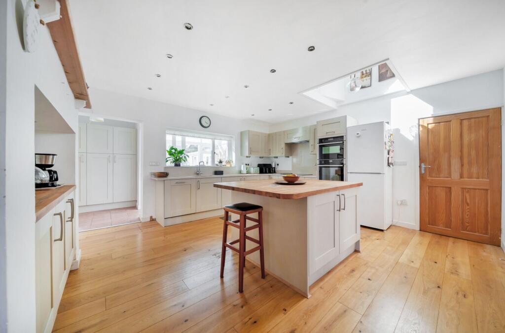 Kitchen breakfast room