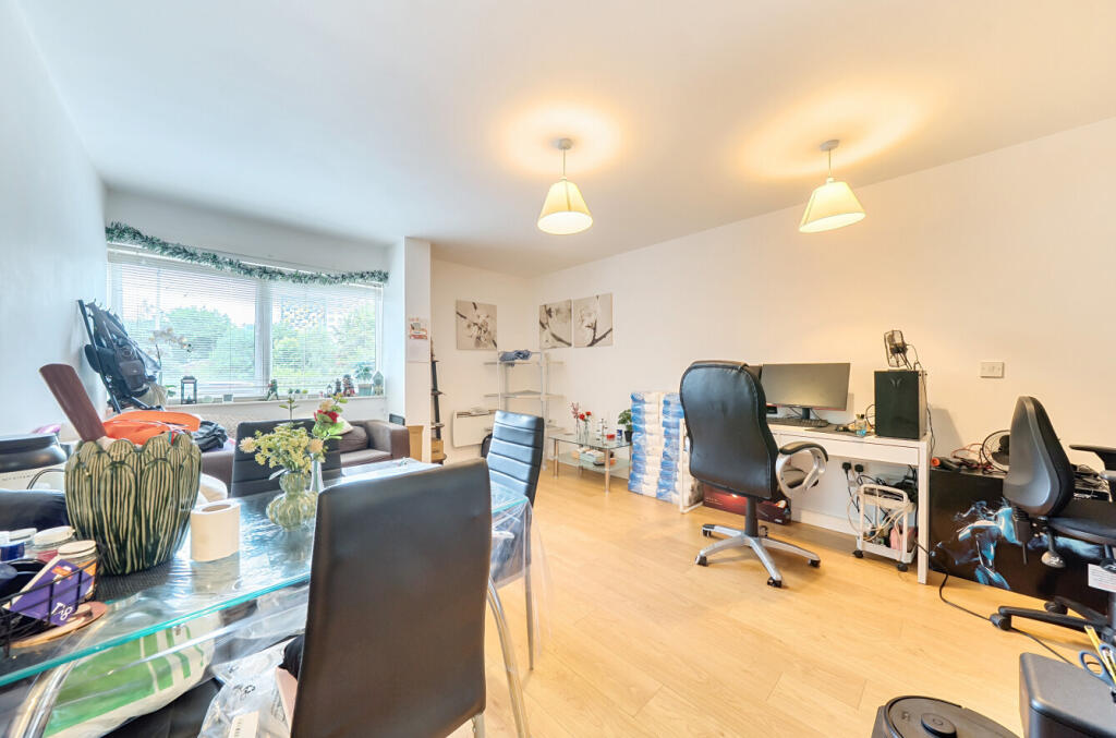 1336123-1-68a4628...