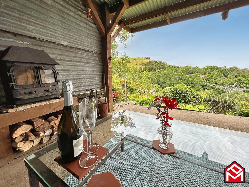 Undercover Entertaining / Sitting Area