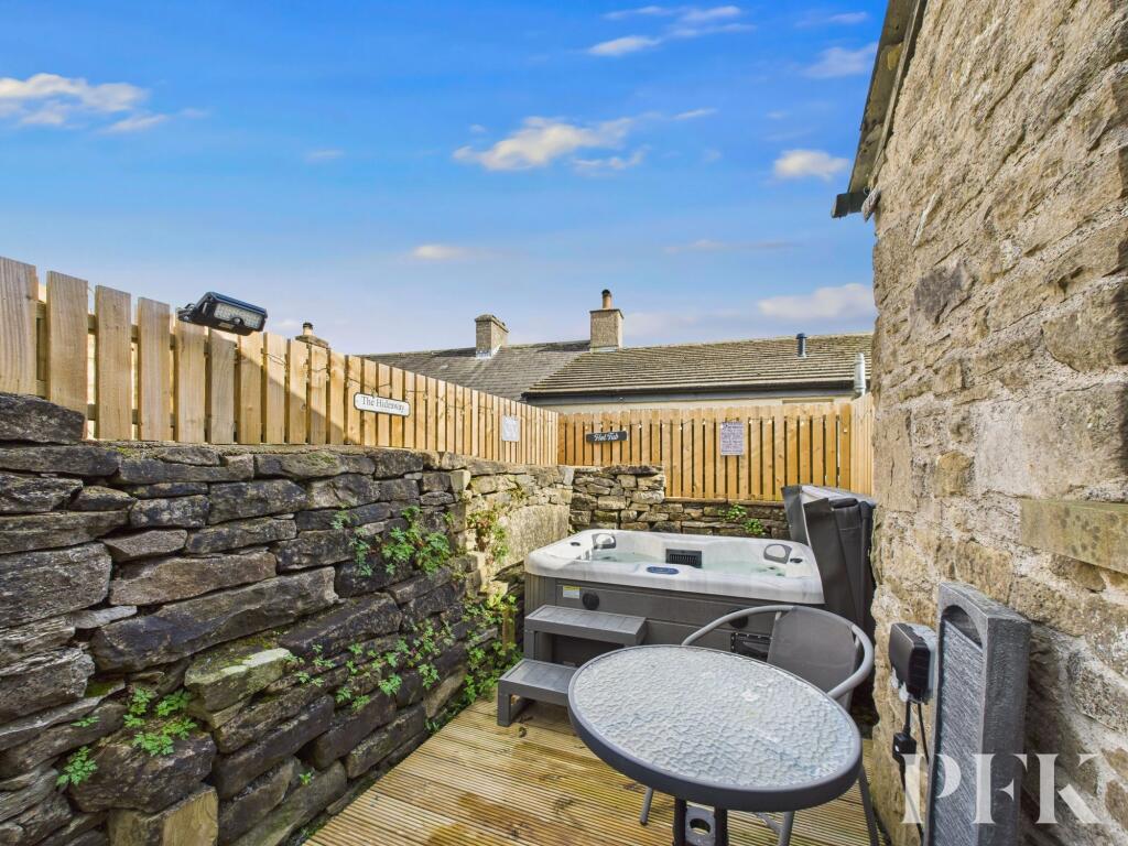 Low Fold Cottage - Outside Area