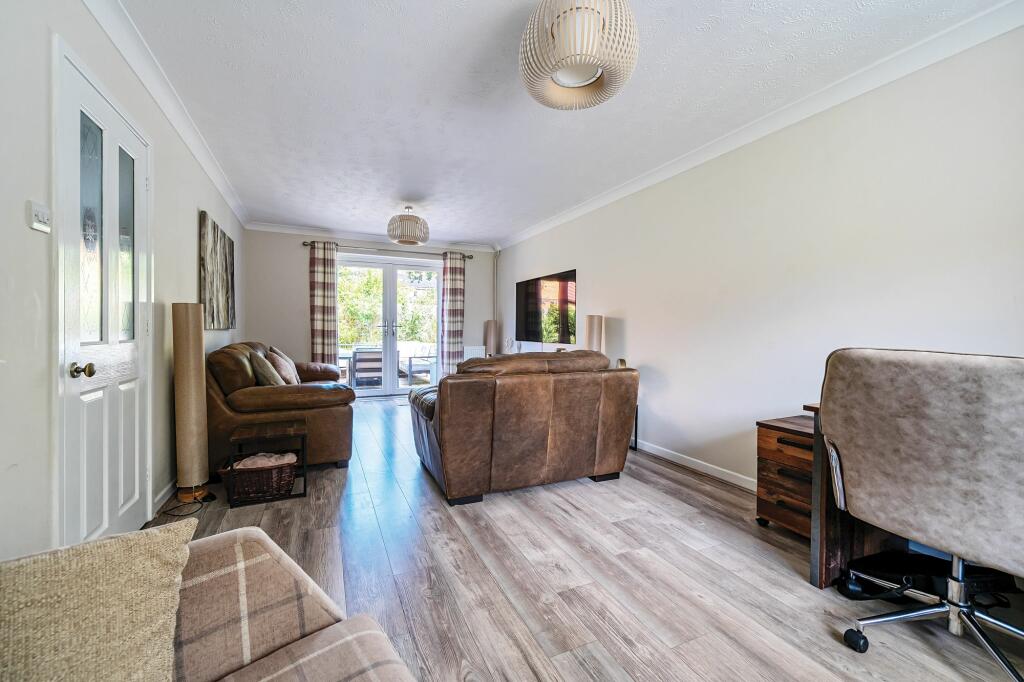 Sitting Room /Study Area