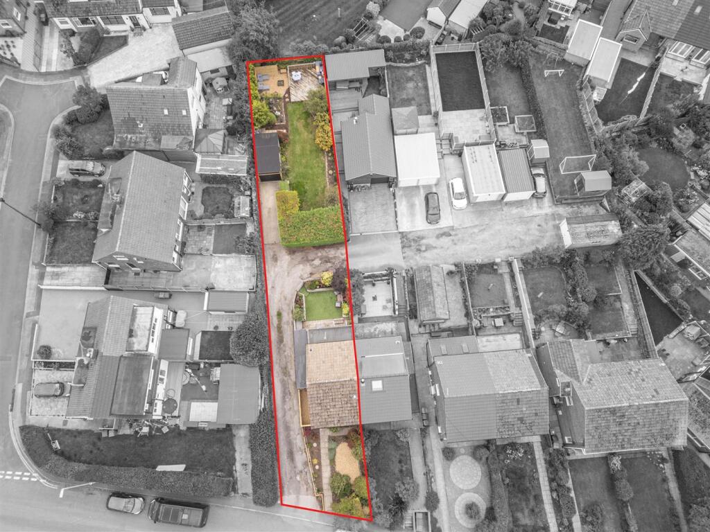 Large Plot with Secluded Rear Garden