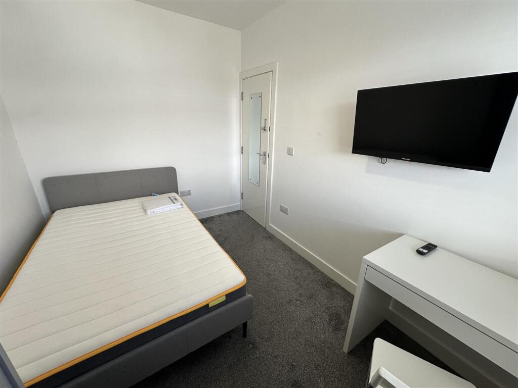 26 Bridgman Grove_Room4.jpeg