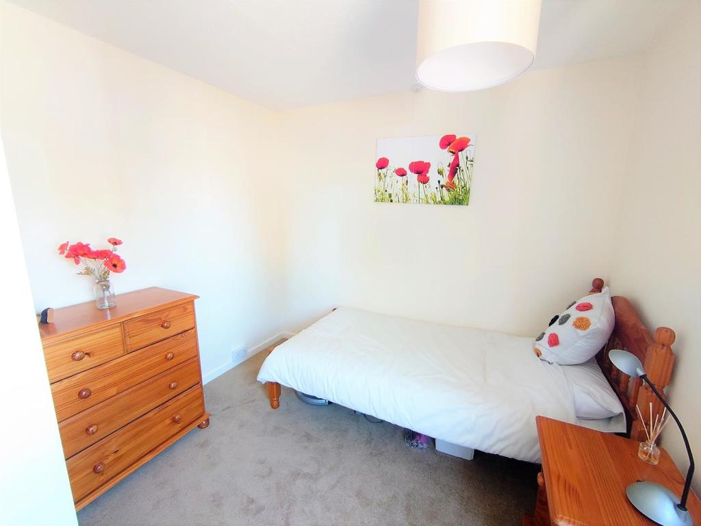 Bedroom 3a.jpg