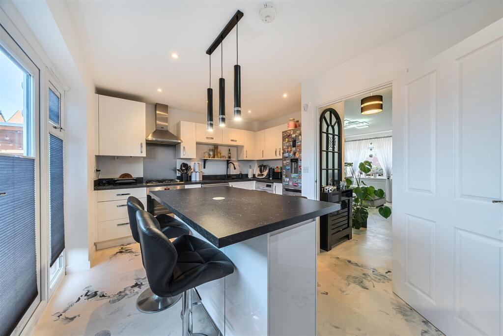 32 Ripon Way (17).jpg