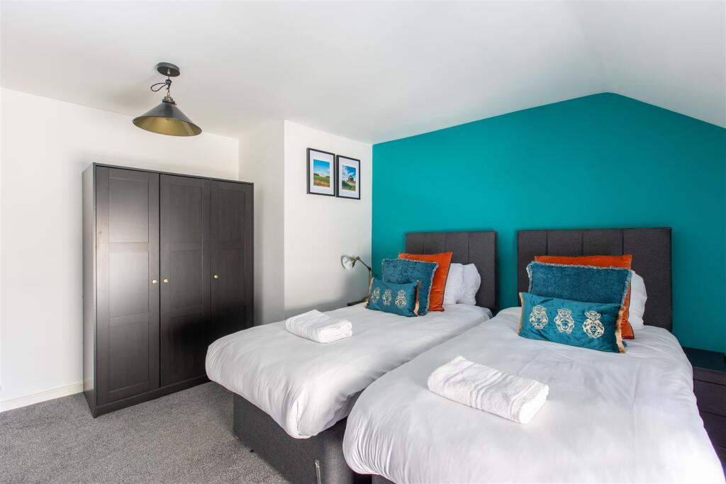 Potter Hill 33A Bedroom 1-3.jpg