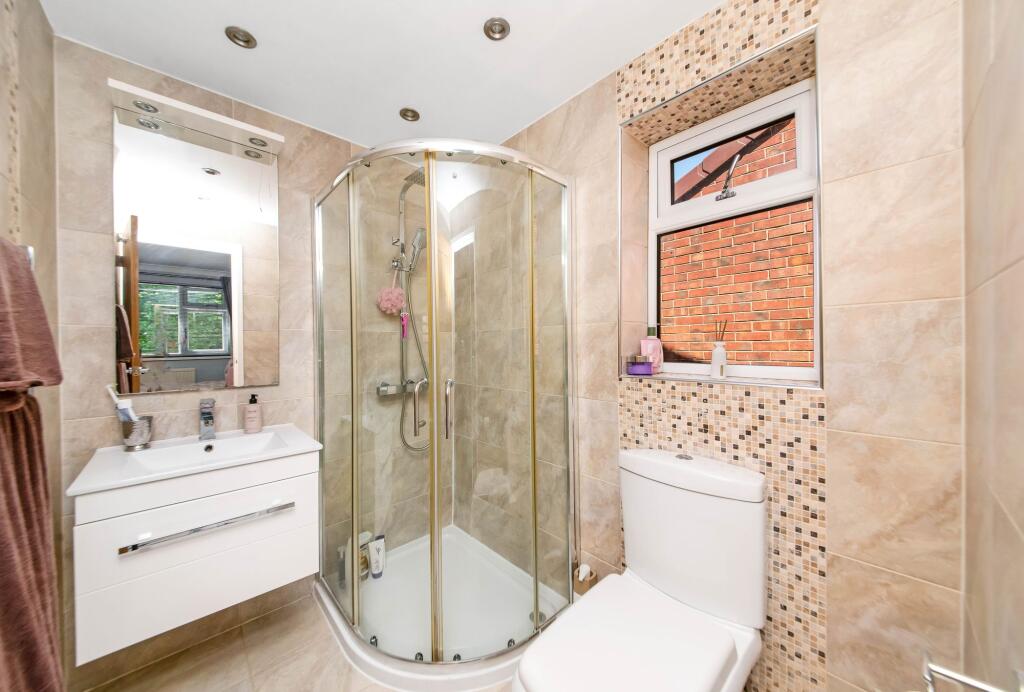 BEDROOM ON EN-SUITE SHOWER ROOM