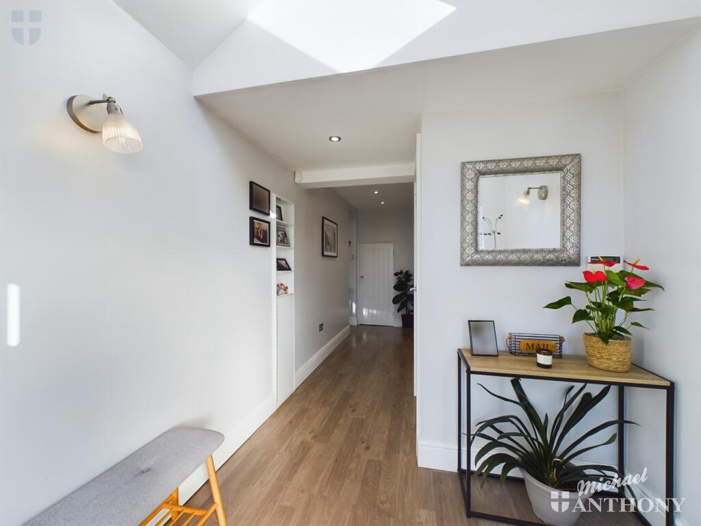 CAM03218G0-PR0507-STILL005