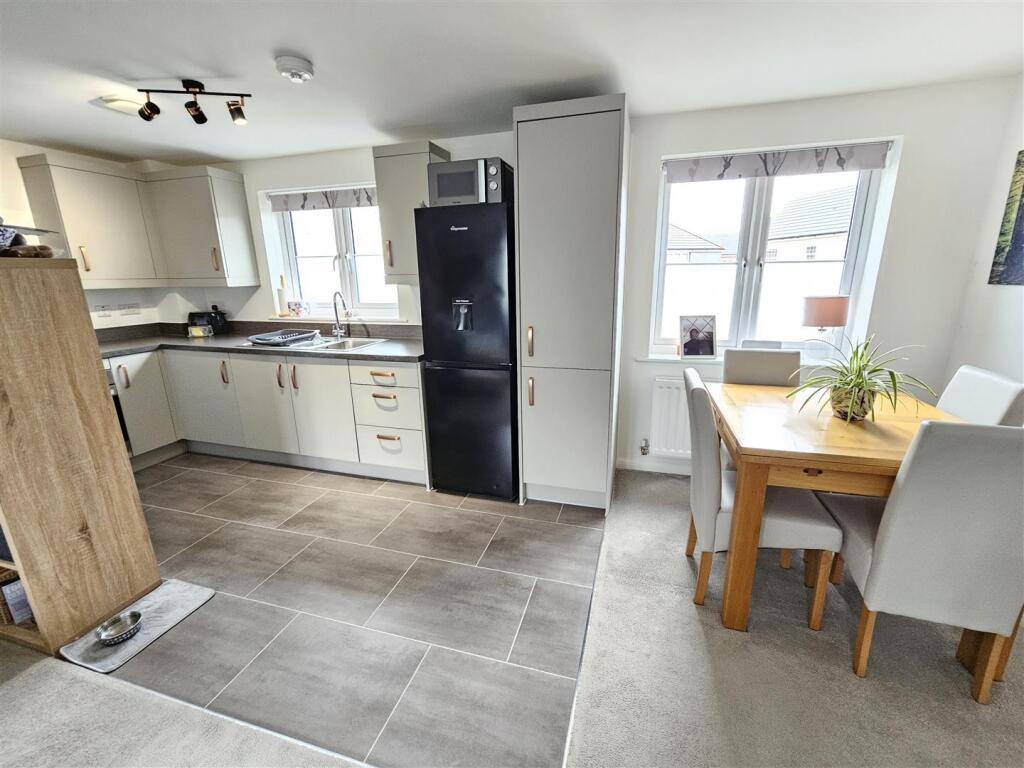 Kitchen Dining Area.jpg