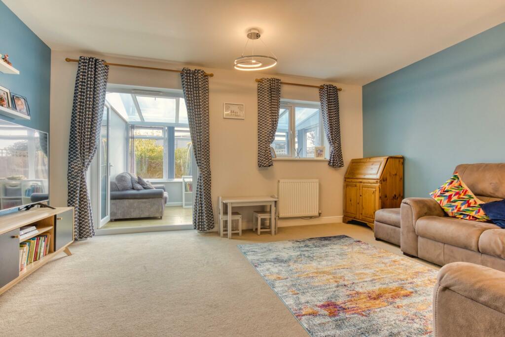 Ewemove Taunton - Roys Place (7)
