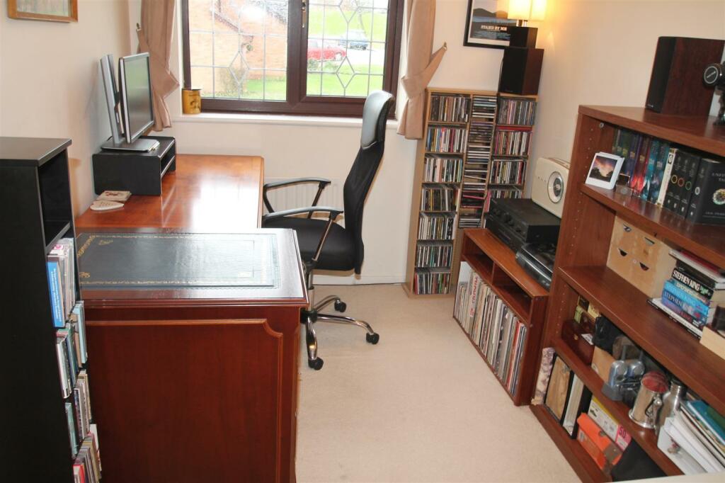 curlew bedroom 4.jpg
