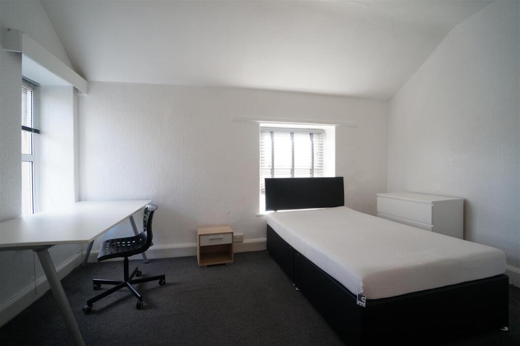 Bed 5.JPG