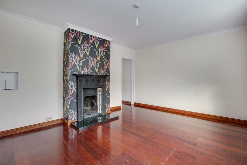 93 Gayhurst Road, HP13 7XJ (LOW RES)-7.jpg