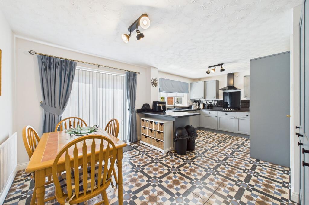 Kitchen / Breakfast Room