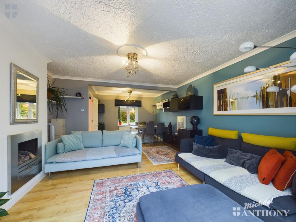 CAM03852G0-PR0137-STILL010