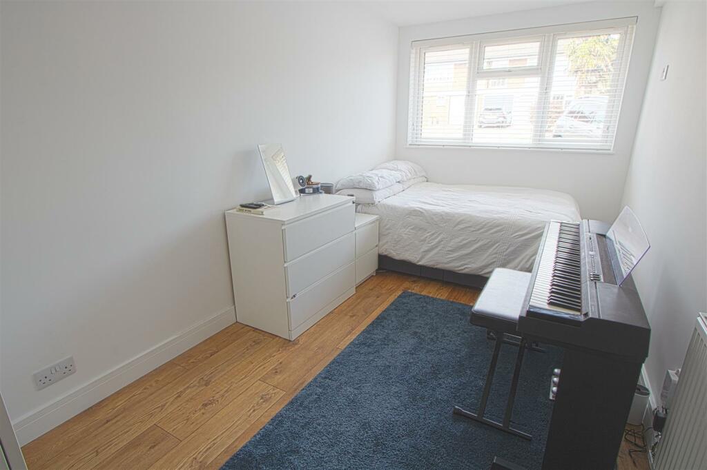 bedroom4.jpg