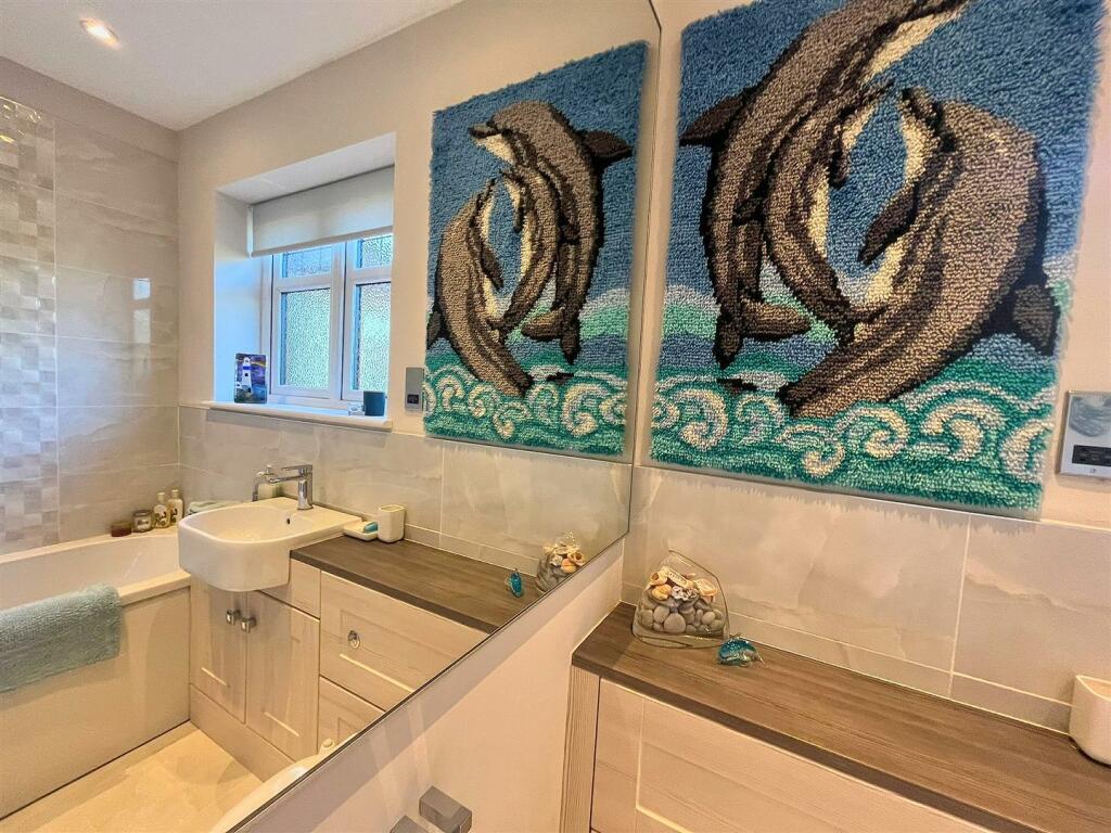 BATHROOM / WC