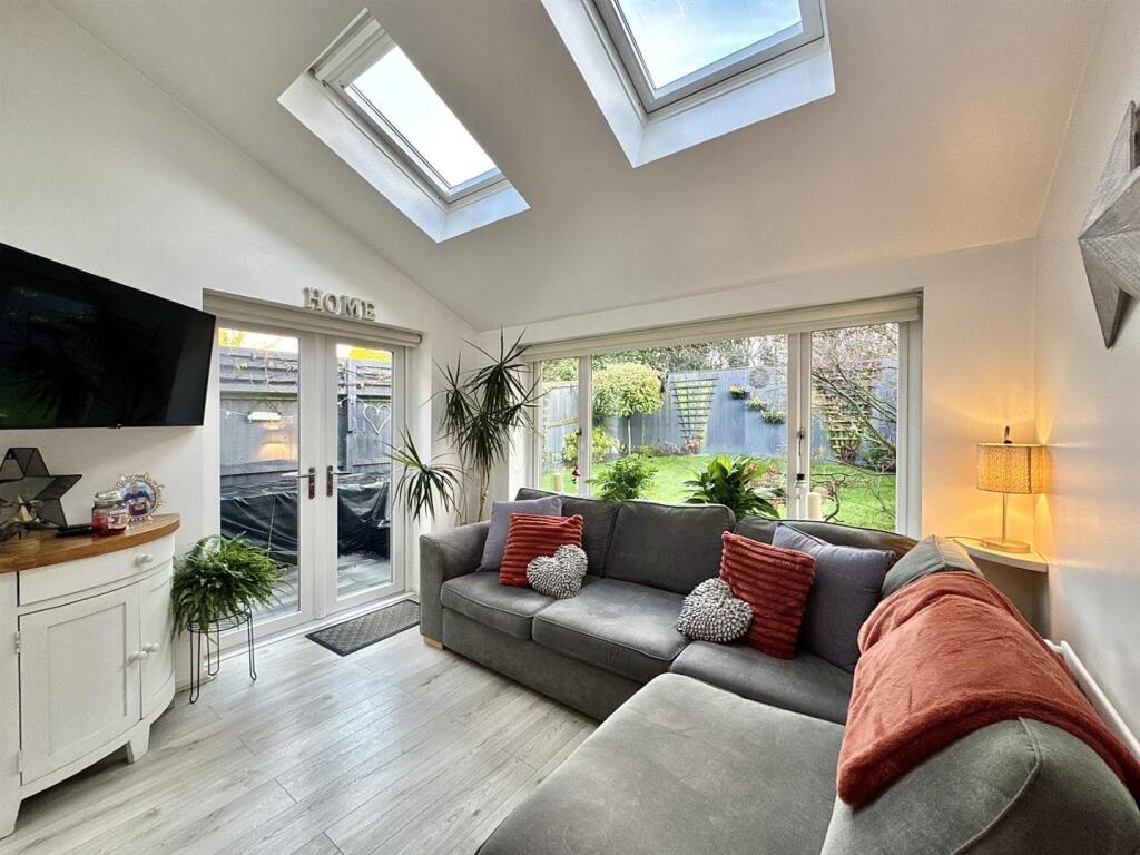 GARDEN ROOM/SNUG