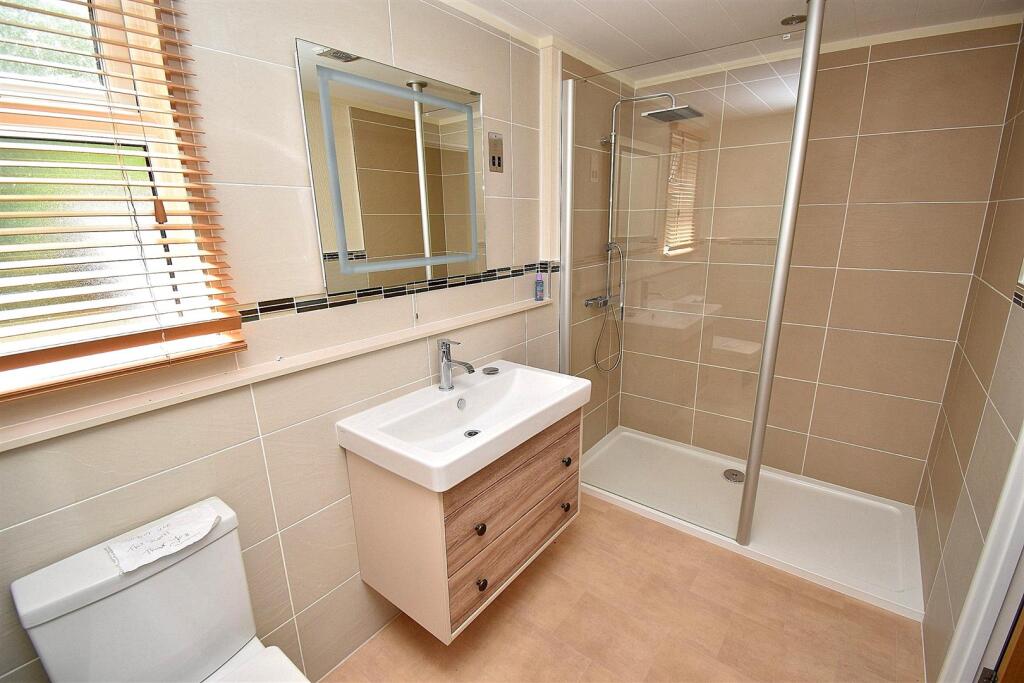 ENSUITE.JPG