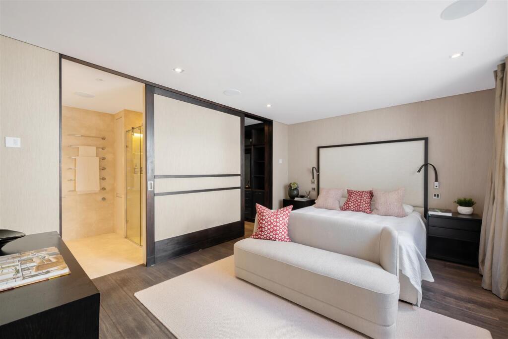 Flat A, 54 Cadogan Square Hi-38.jpg