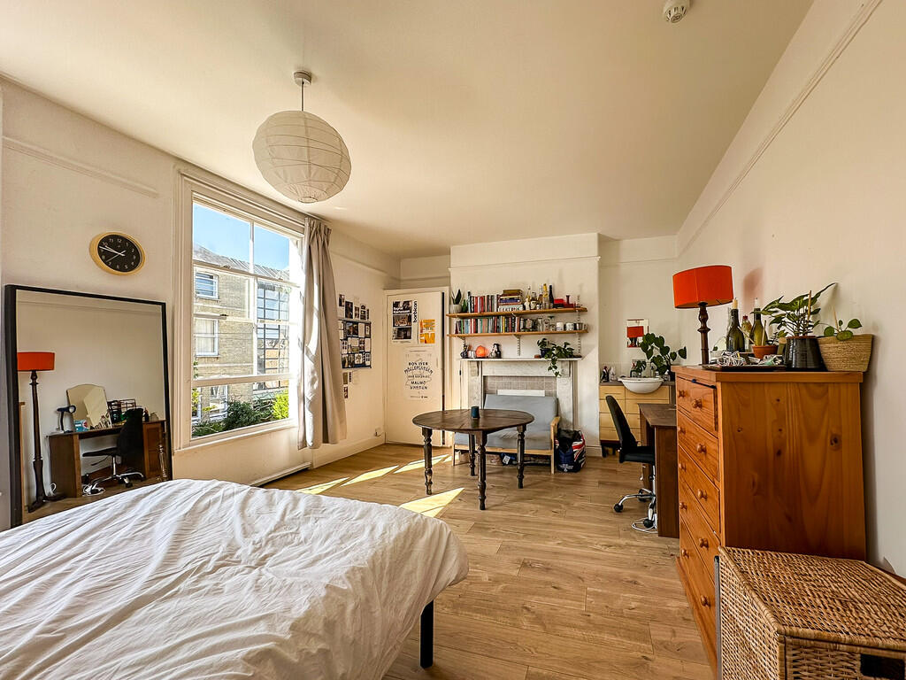 Room 6 (2)
