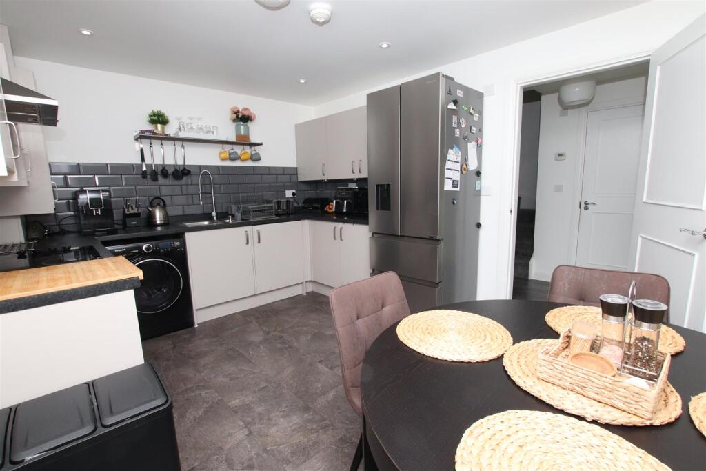 Kitchen Dining Room.JPG