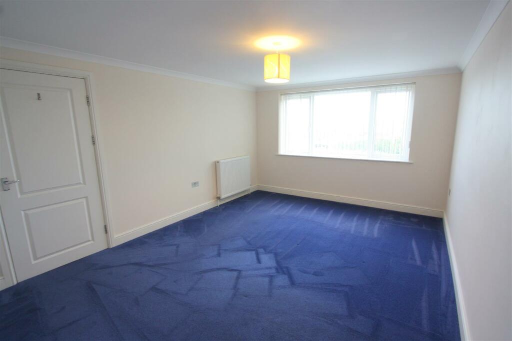 5 Longshore Apartments Bedroom 1