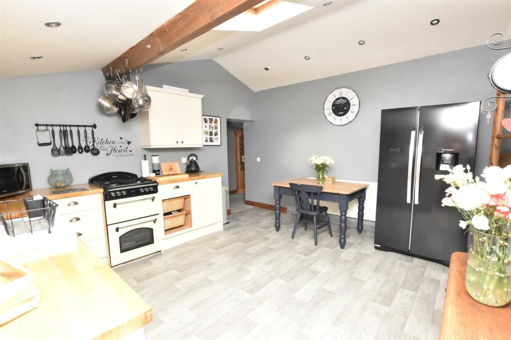 KITCHEN/BREAKFAST ROOM