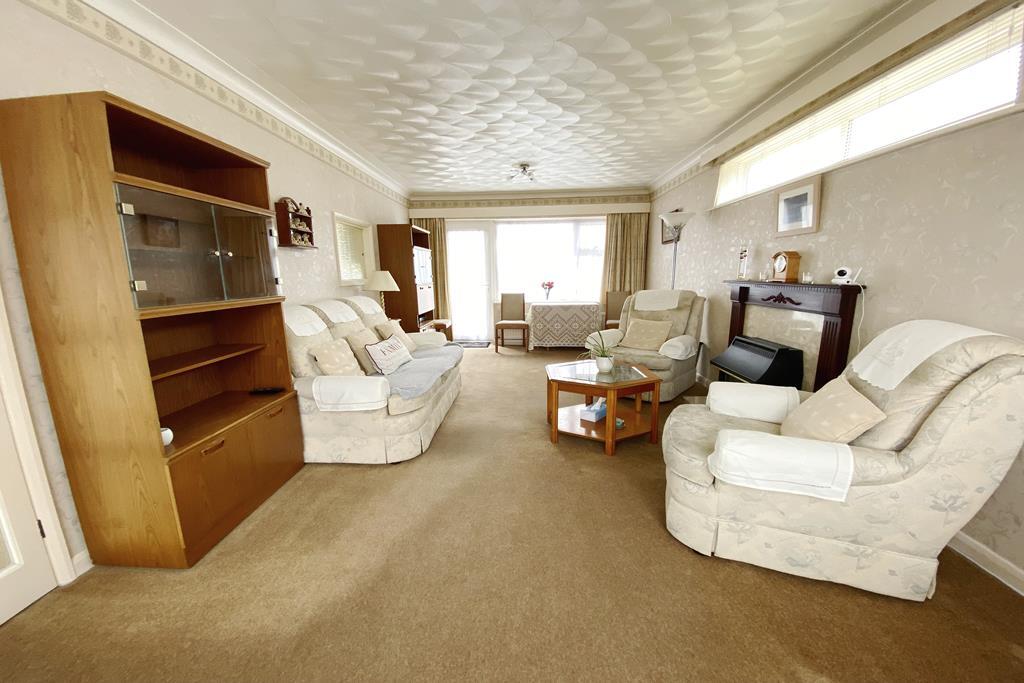 Lounge/Dining Rm