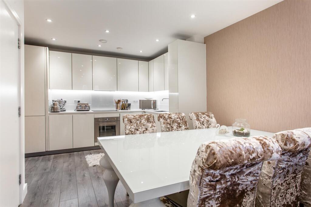 Open plan kitchen/reception