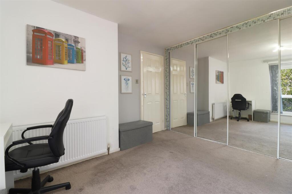 BEDROOM 2