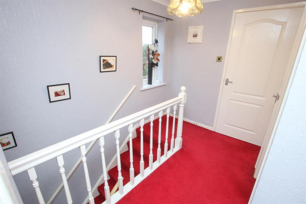 FIRST FLOOR LANDING