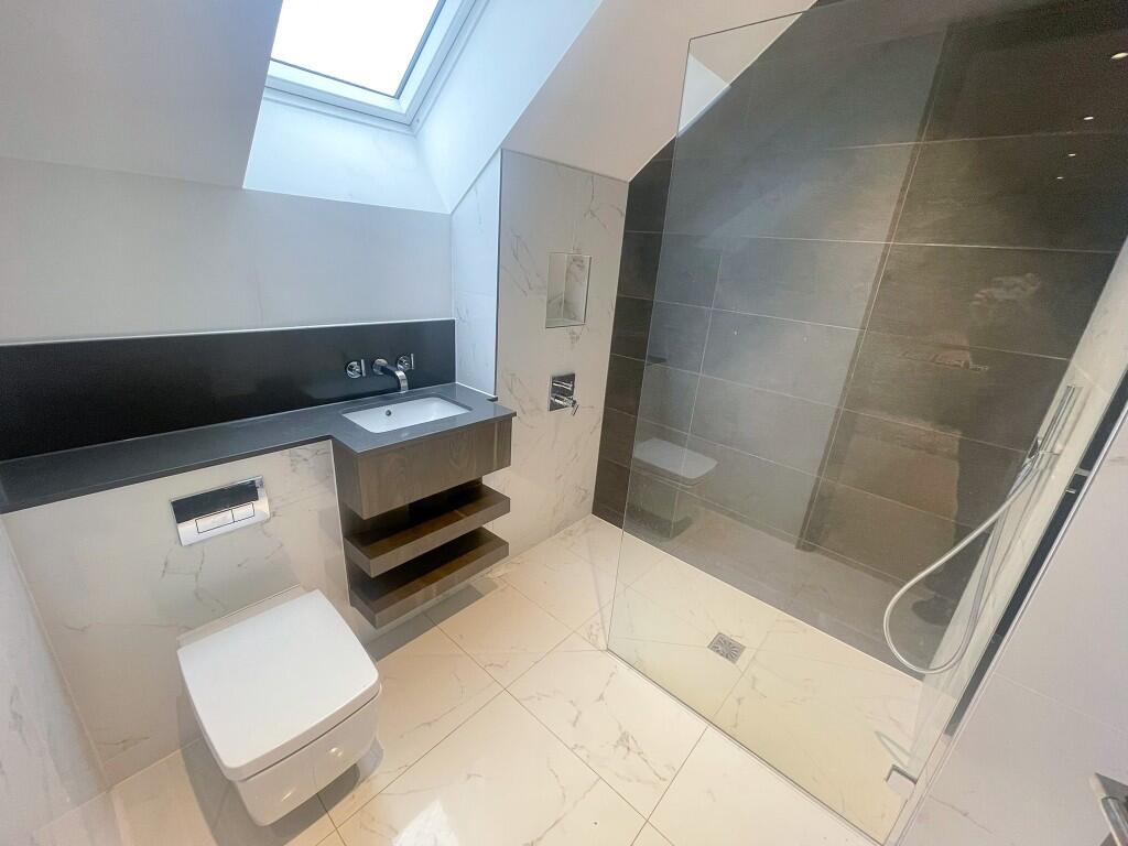 Bedroom 1 ensuite