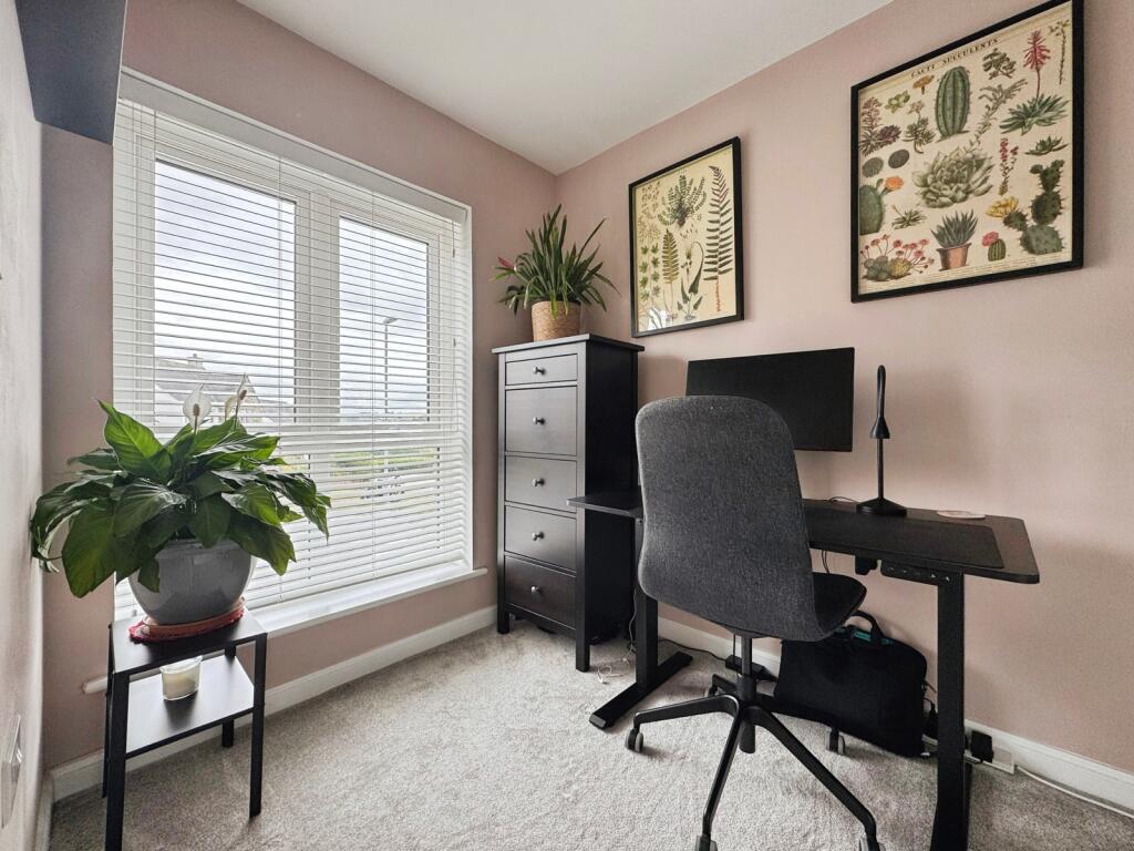 Bedroom 4/Office