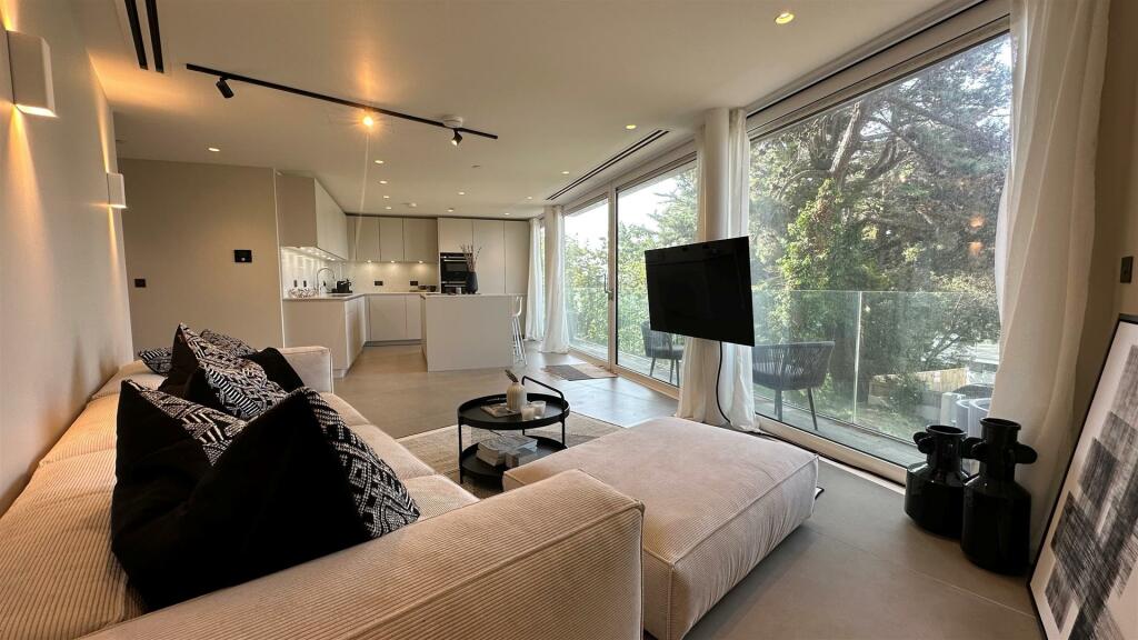 lounge 2.jpg