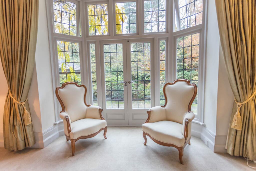 Bedroom with Bay