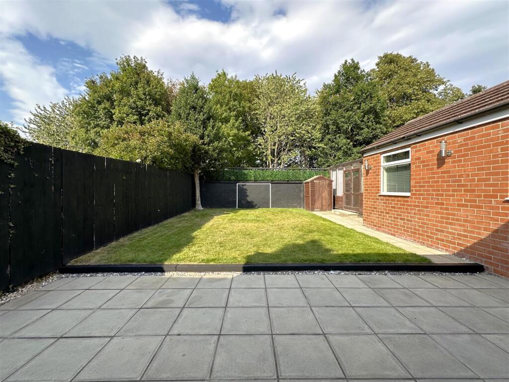 Lovely Private Garden 999
