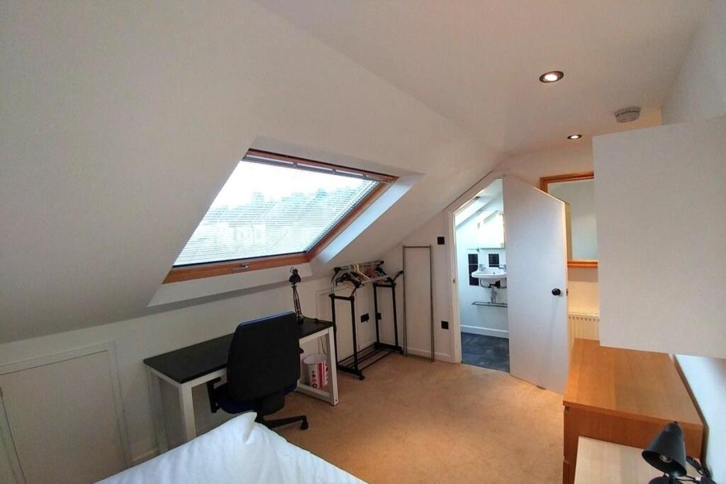 Bedroom 6 (b).jpg