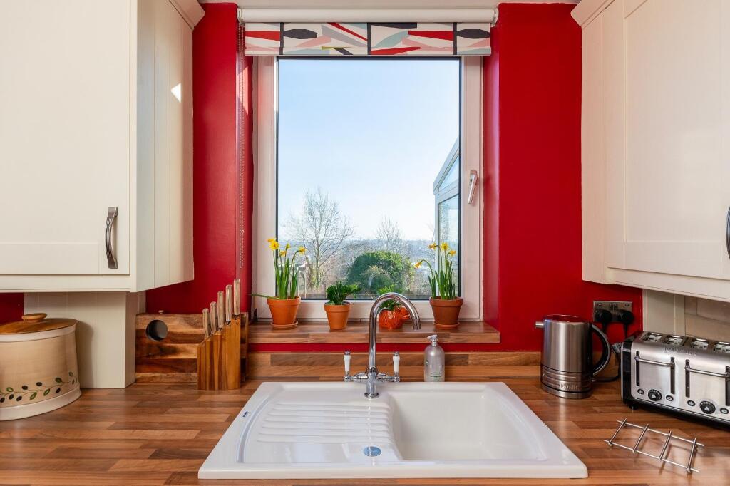 2Q6RKE - Kitchen B.jpg