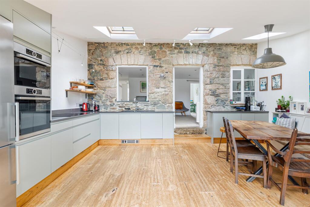 A26 - 2 Lutton Cottages South Brent - 250701.jpg