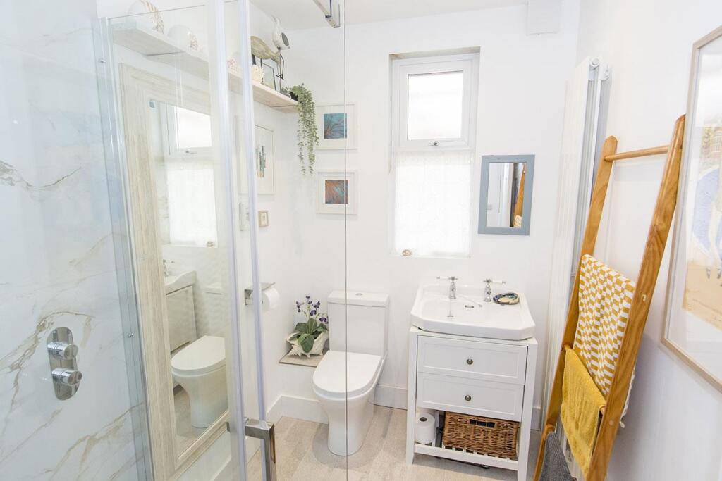 Bathroom/Shower Room